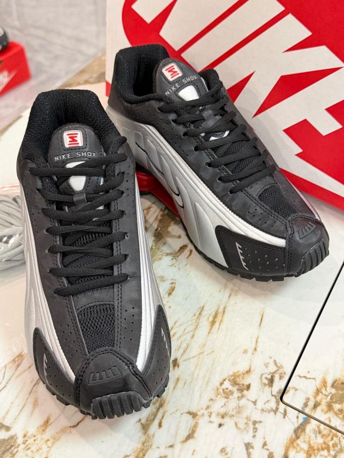 Nike Shox R4 Black Metallic Silver (2025)