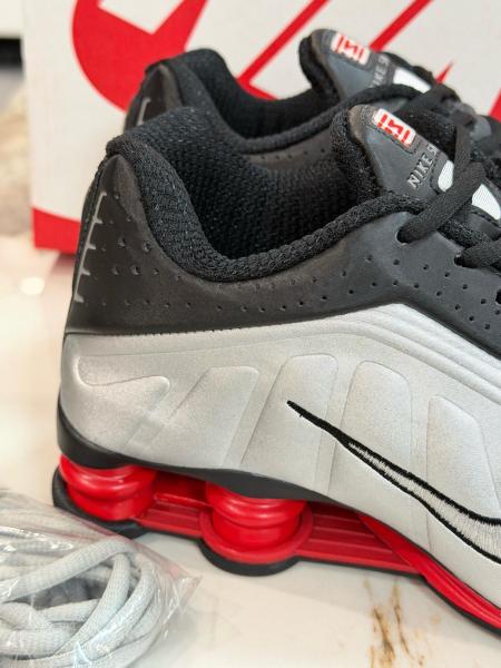 Nike Shox R4 Black Metallic Silver (2025)