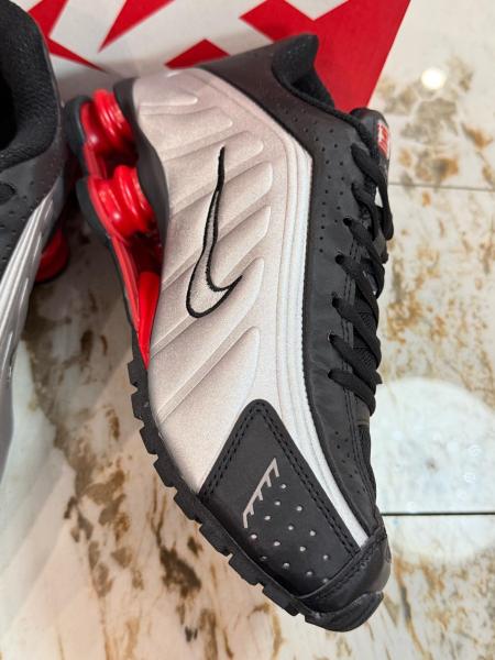 Nike Shox R4 Black Metallic Silver (2025)