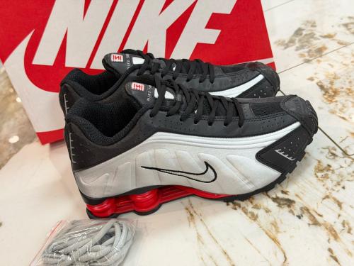 Nike Shox R4 Black Metallic Silver (2025)