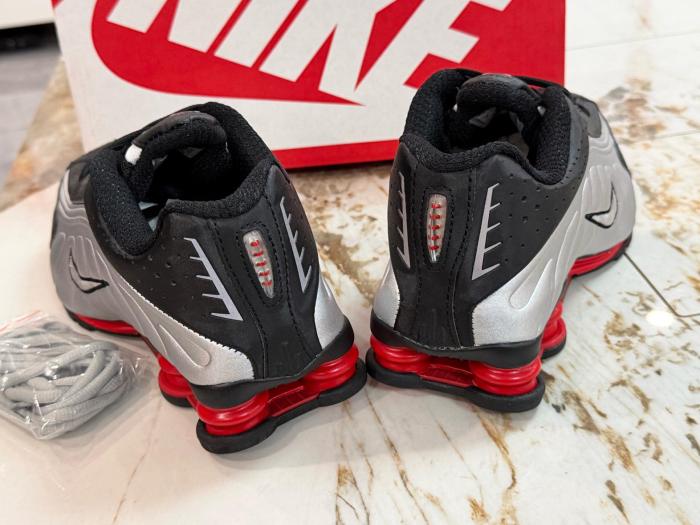 Nike Shox R4 Black Metallic Silver (2025)