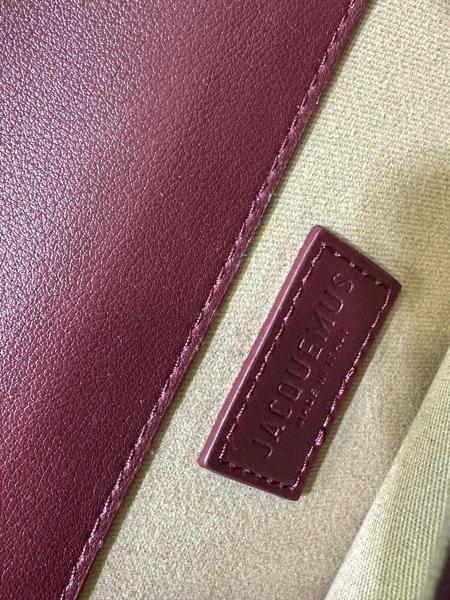 Jacquemus Bambino Mini Calfskin Handbag with Flap and Metal Logo – Women's – Burgundy BAW00006AC18A01490 L17.5*H8.9cm 
