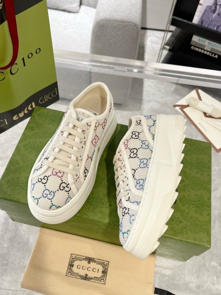 GUCCI Canvas Low top Skateboard Shoes Women's Light Umber