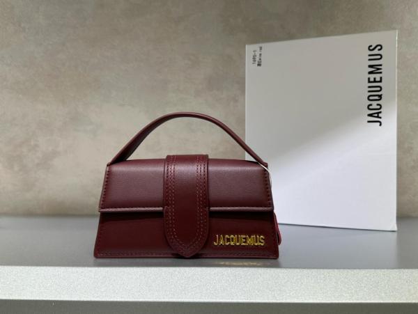 Jacquemus Bambino Mini Calfskin Handbag with Flap and Metal Logo – Women's – Burgundy BAW00006AC18A01490 L17.5*H8.9cm 