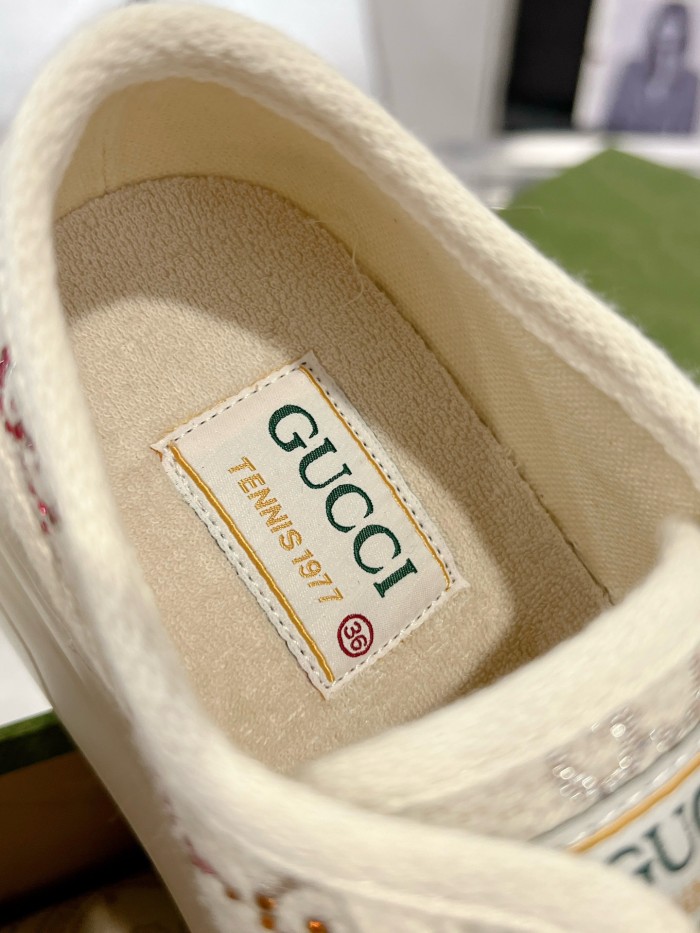 GUCCI Canvas Low top Skateboard Shoes Women's Light Umber