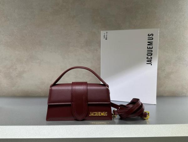 Jacquemus Bambino Mini Calfskin Handbag with Flap and Metal Logo – Women's – Burgundy BAW00006AC18A01490 L17.5*H8.9cm 