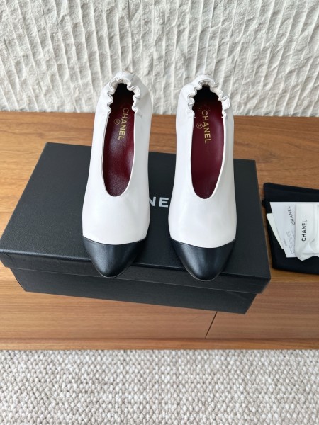 CHANEL SS26 Sheepskin Cone Heel High Heels 8.5cm Women's Ivory White