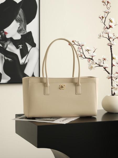 CHANEL Calfskin & Gold Metal Tote Bag, Shoulder Bag Small Women's Beige AS6243-B24023-U8372 L39.1*W13*H20cm