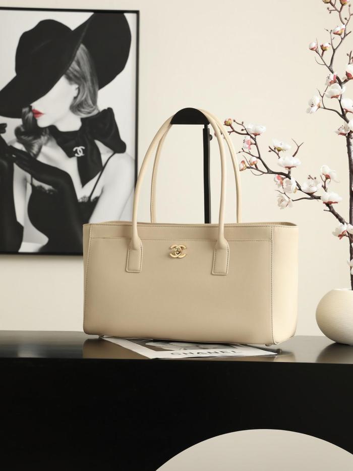CHANEL Calfskin & Gold Metal Tote Bag, Shoulder Bag Small Women's Beige AS6243-B24023-U8372 L39.1*W13*H20cm