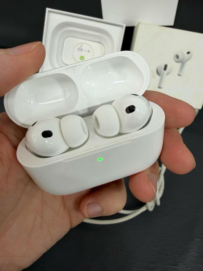 Apple AirPods Pro 3 In ear Active Noise Cancellation Bluetooth Headset