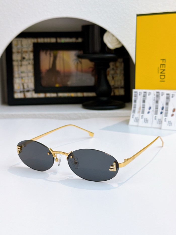 FENDI Eyewear Oval Frame Sunglasses