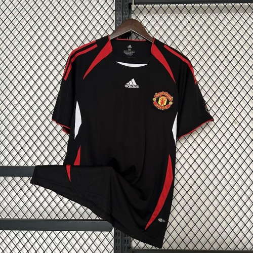 Retro Manchester United adidas black
