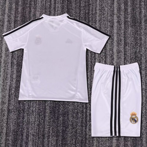 Retro 04/05 Real Madrid home kids kit