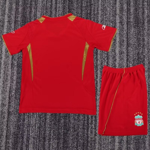 Retro 05/06 Liverpool home kids kit