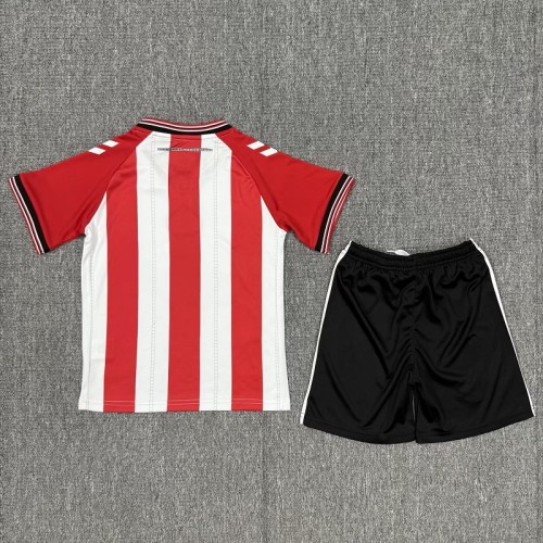 25/26 Sunderland home kids kit
