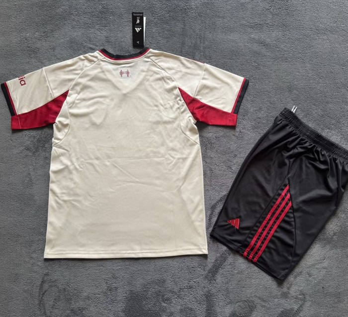 25/26 Liverpool Away Adult set