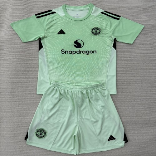 25/26 Manchester United goalkeeper kids kit light green