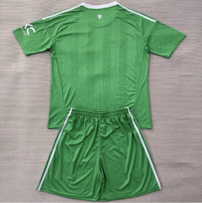 25/26 Manchester United goalkeeper kids kit green