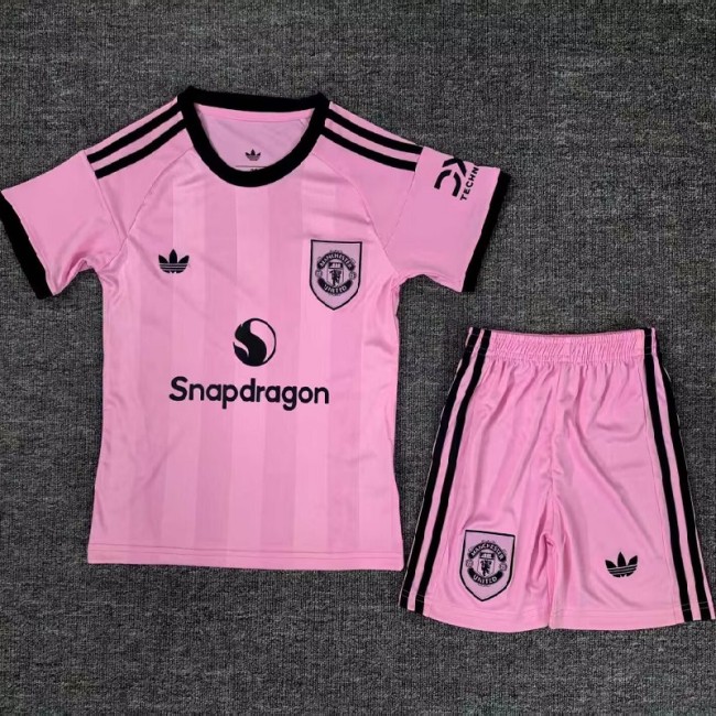 25/26 Manchester United goalkeeper kids kit pink