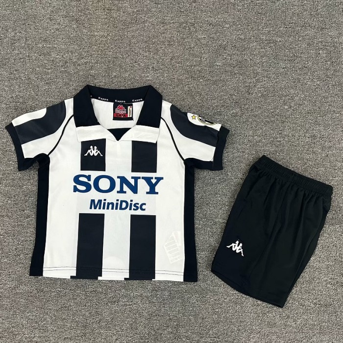 Retro 97/98 Juventus home kids kit
