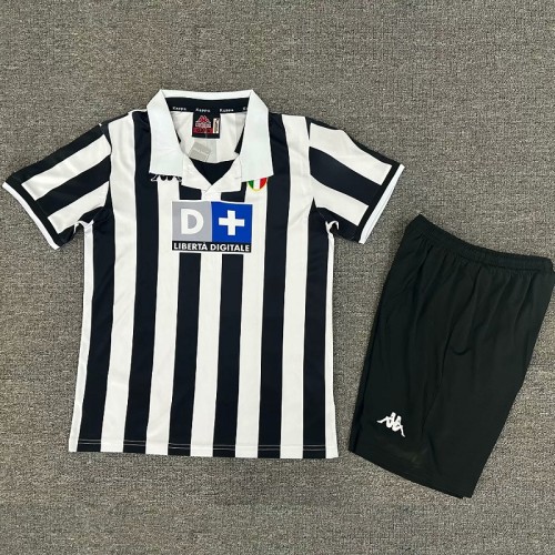 Retro 98/99 Juventus home kids kit