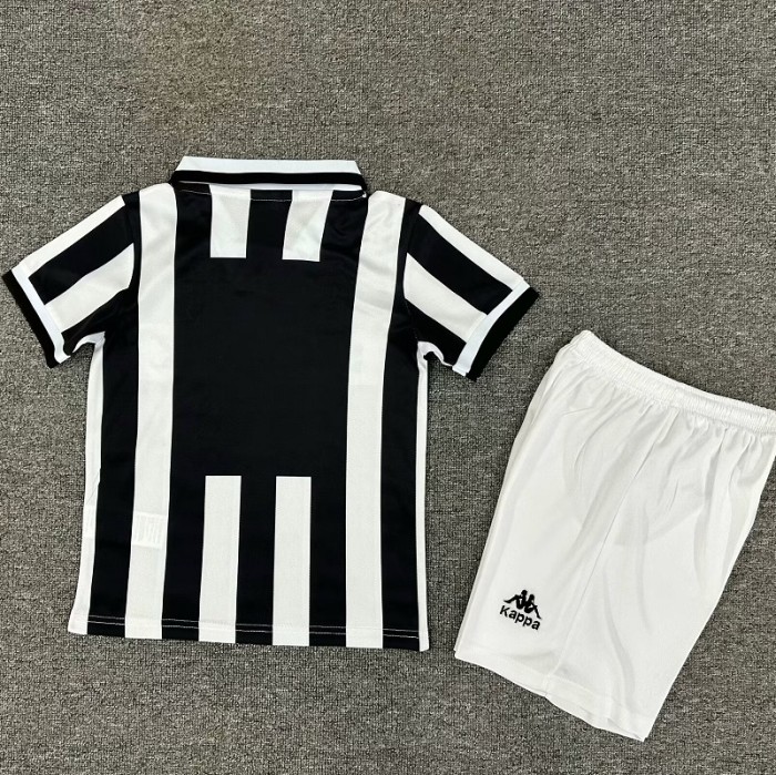 Retro 95/96 Juventus home kids kit