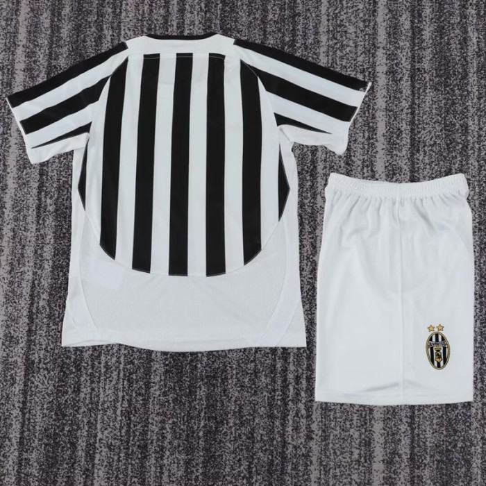 Retro 03/04 Juventus home kids kit
