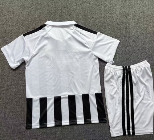 26/27Juventus home kids kit