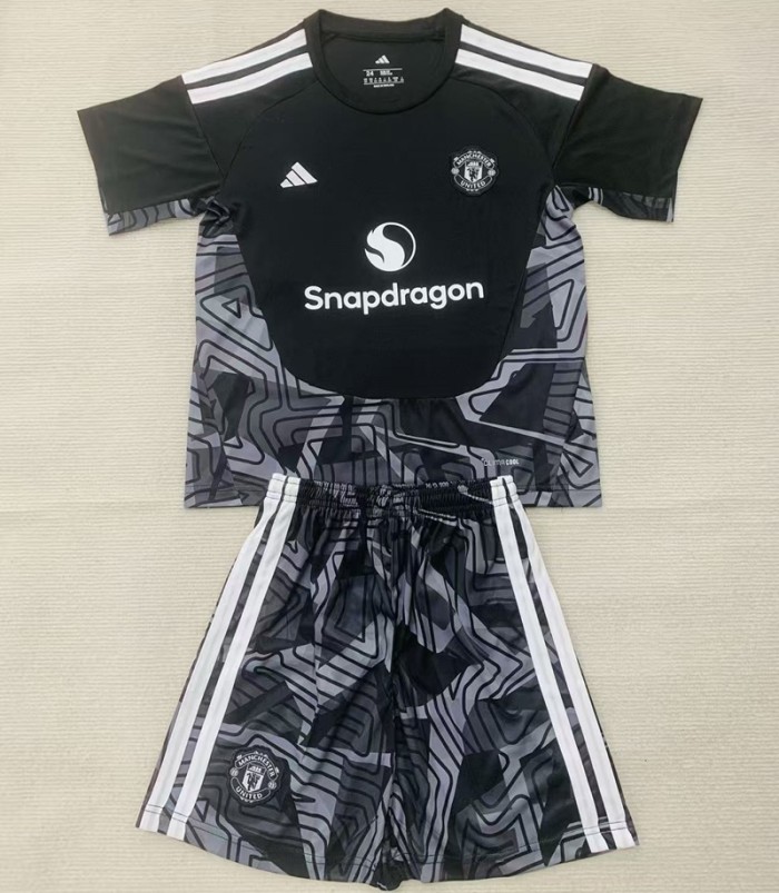 26/27 Manchester United goalkeeper kids kit
