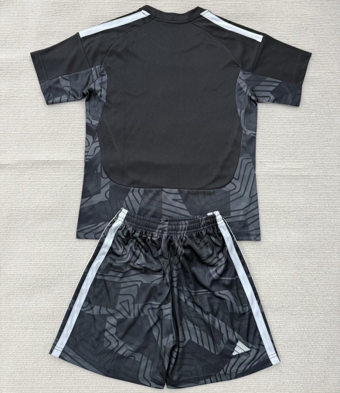 26/27 Aston Villa goalkeeper kids kit black