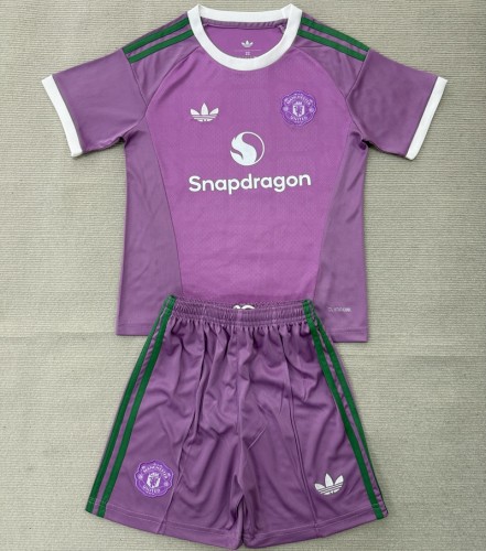 26/27 Manchester United goalkeeper kids kit pink