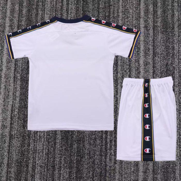 Retro 02/03 Parma home kids kit