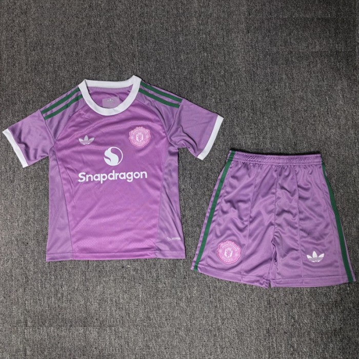 Copy 26/27 Manchester United goalkeeper kids kit pink