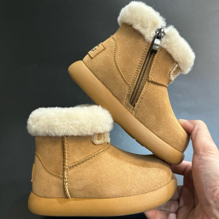 UGG Snow kids boots
