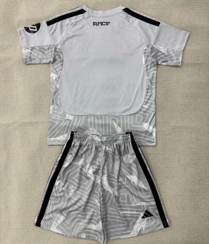26/27 Real Madrid goalkeeper Adult Set grey