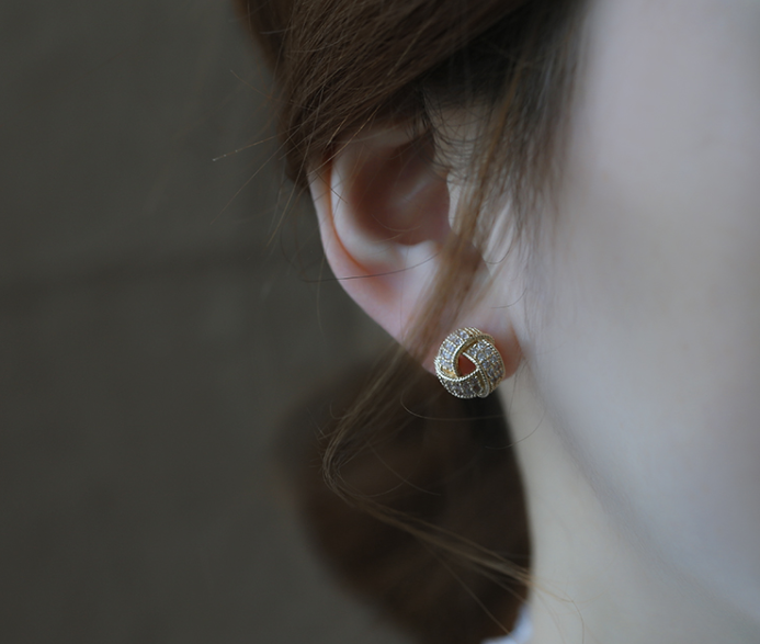 925 Sterling Silver Needle light luxury Earrings retro simple high sense French fashion temperament versatile micro Earrings female