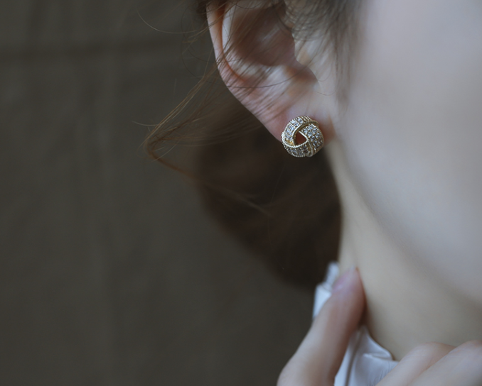 925 Sterling Silver Needle light luxury Earrings retro simple high sense French fashion temperament versatile micro Earrings female