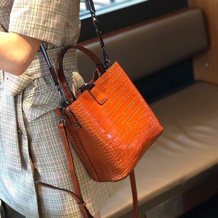 Oyixinger Bags For Women 2020 New Crocodile Pattern Handbags Cowhide Leather Shoulder Bag Female Fashion Solid Bucket Women Bag