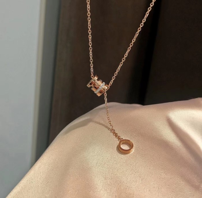 Small waist pendant necklace female summer light luxury minority atmosphere design sense of senior silver 2022 limited new clavicle chain