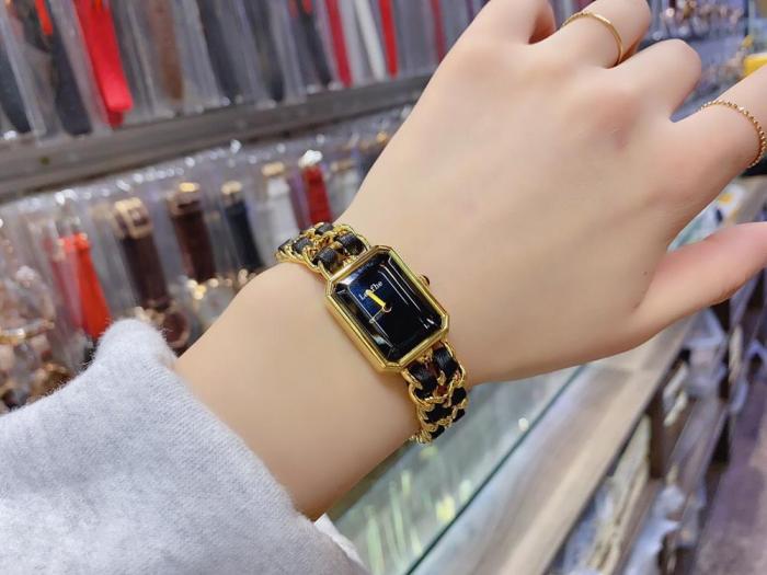 Bracelet type brand women watch exquisite and compact stainless steel leather strap Christmas and Valentine's Day gift preferred