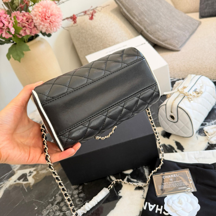 Women Quilted Leather Shoulder Bag Crossbody Bowling Bag Hobo Shopping Bag Vanity Bag Handbags