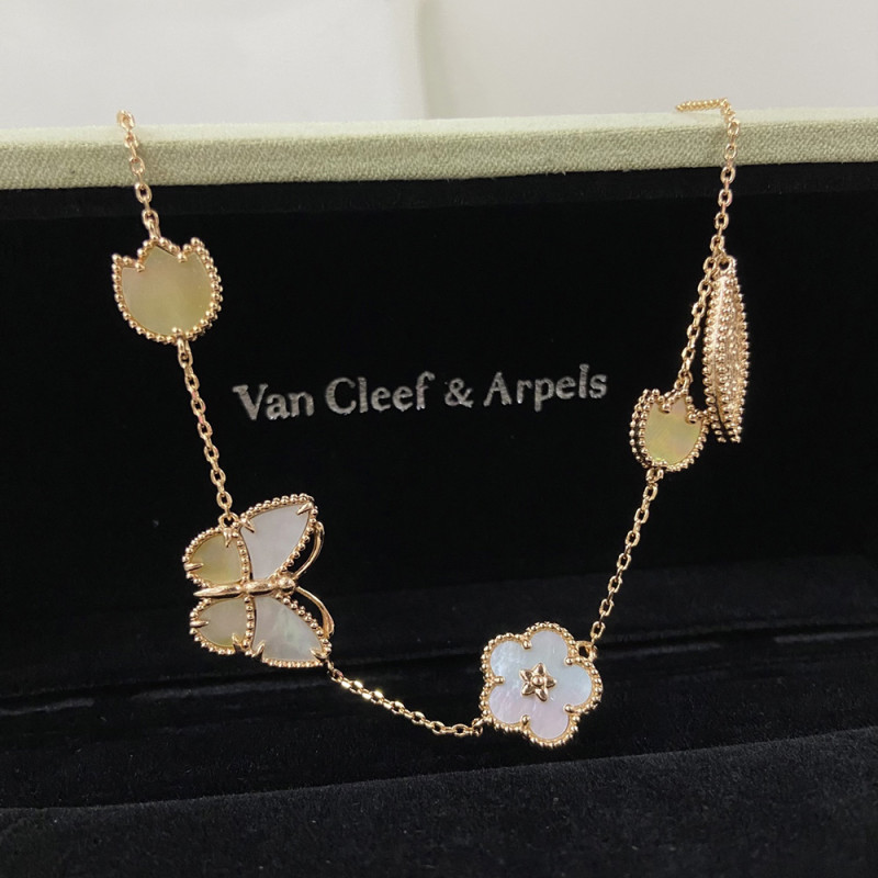 Women's Fashion Classic Pendant Necklace Versatile Accessory