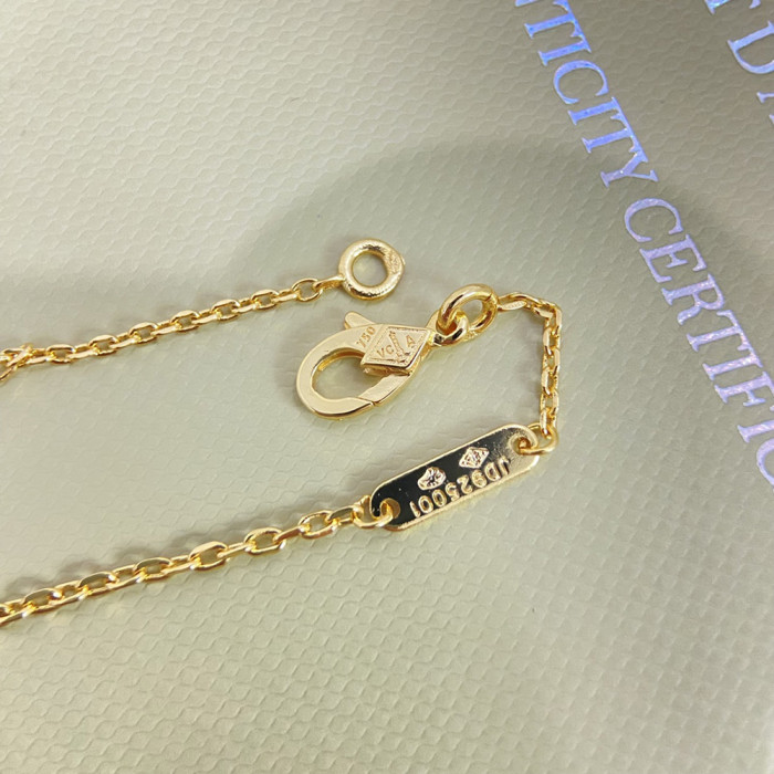 Women's Fashion Classic Pendant Necklace Versatile Accessory