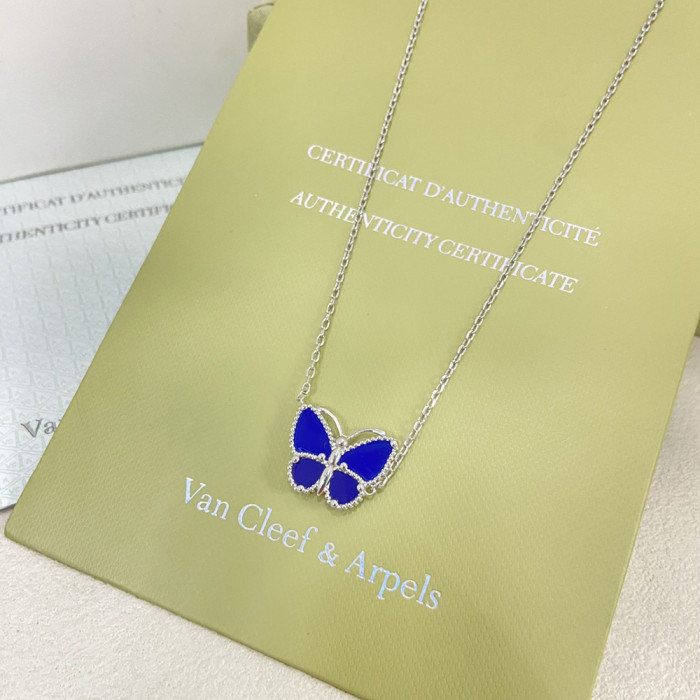 Women's Fashion Classic Pendant Necklace Versatile Accessory