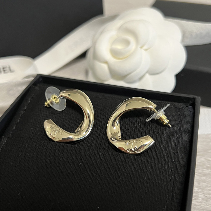 Women's Fashion Classic ear studs Dangle earrings Earwear Versatile Accessory