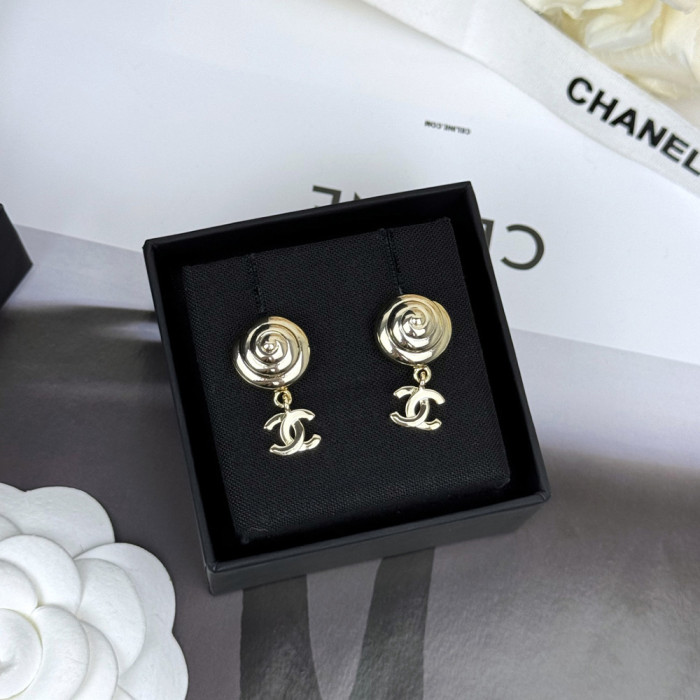 Women's Fashion Classic ear studs Dangle earrings Earwear Versatile Accessory