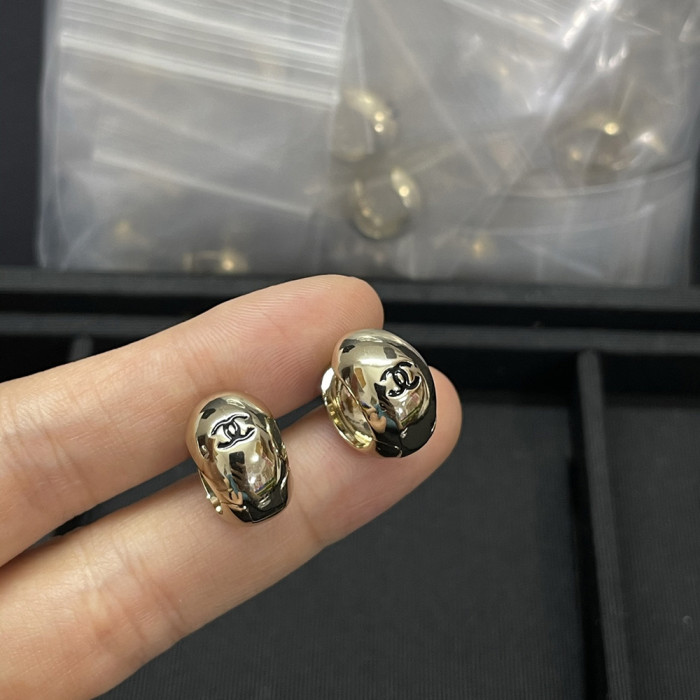 Women's Fashion Classic ear studs Dangle earrings Earwear Versatile Accessory