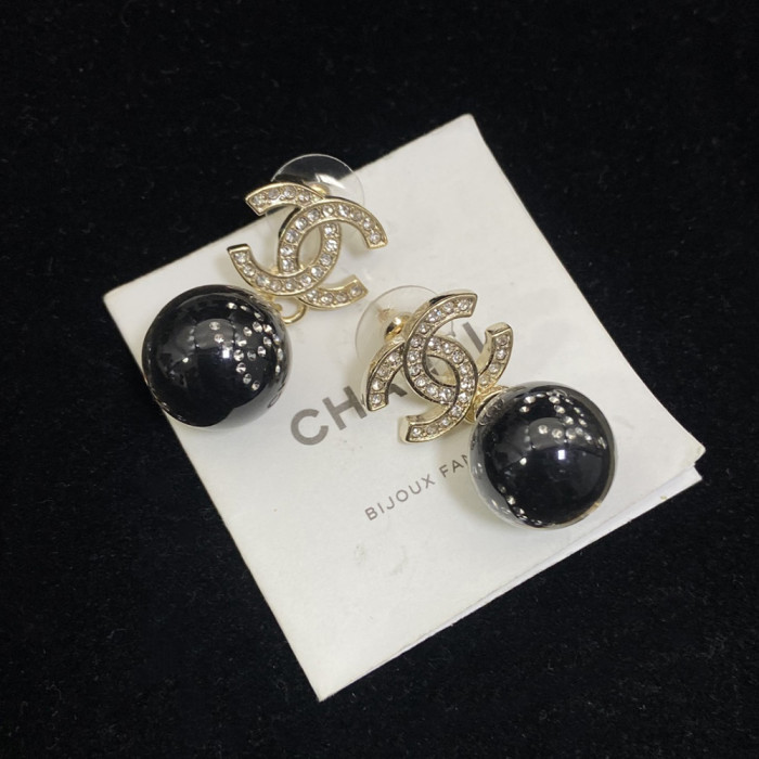 Women's Fashion Classic ear studs Dangle earrings Earwear Versatile Accessory