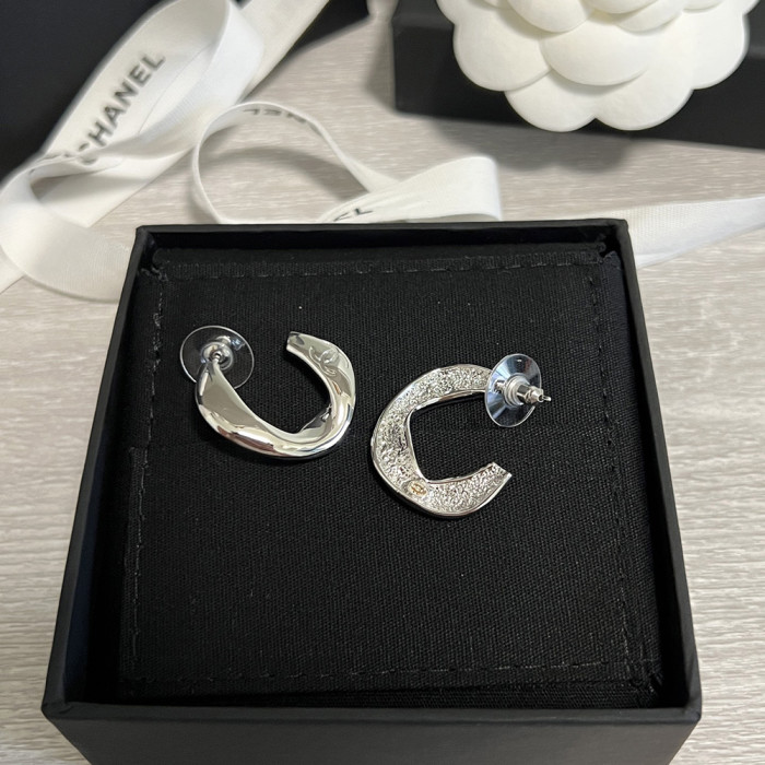 Women's Fashion Classic ear studs Dangle earrings Earwear Versatile Accessory