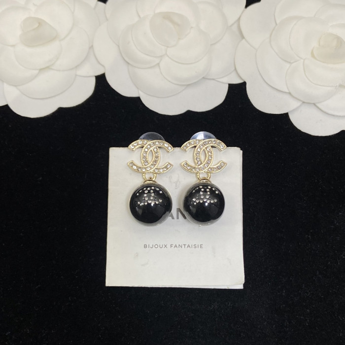 Women's Fashion Classic ear studs Dangle earrings Earwear Versatile Accessory